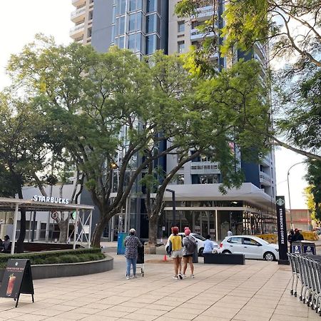 One Rosebank Stay Йоханнесбург Экстерьер фото