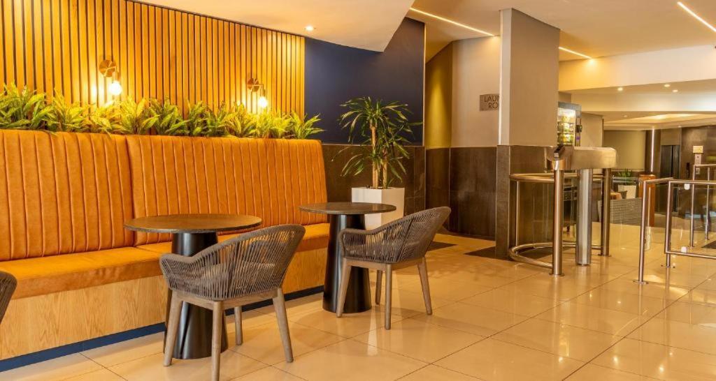 One Rosebank Stay Йоханнесбург Экстерьер фото